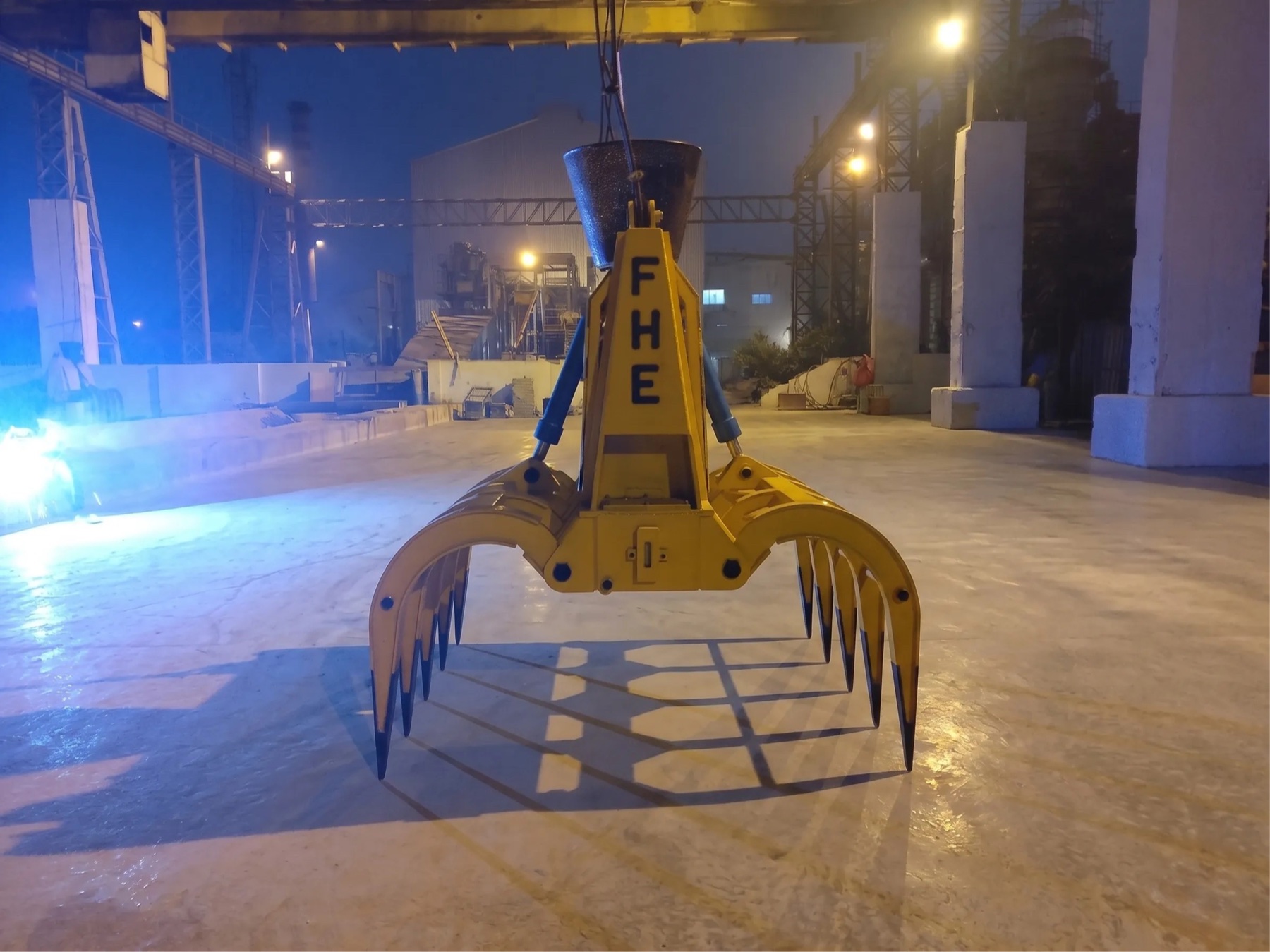 Cane unloader grab working under lights at night