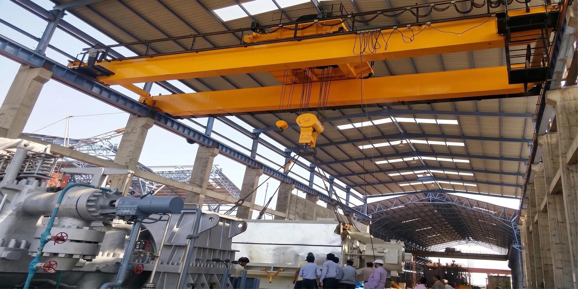 Heavy-duty double girder EOT crane