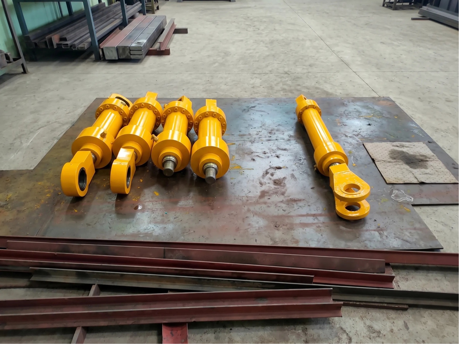 Heavy-duty hydraulic cylinder manufactured by Fluidline